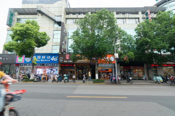 Ripple Hotel (Shanghai Hongqiao Railway Station National Exhibition Center Jinghua Road)