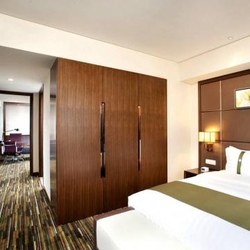 Shanghai Dahua Jinxiu Crown Holiday Hotel