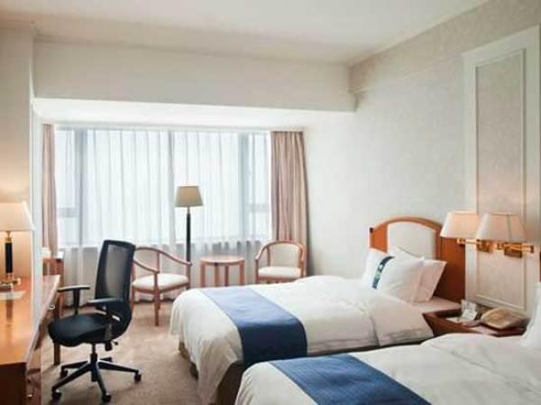 Holiday Inn Wuhan Riverside
