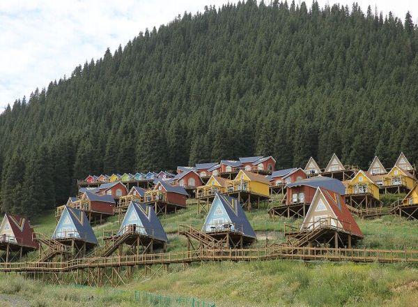 逸景营地新疆南山滑雪场度假村