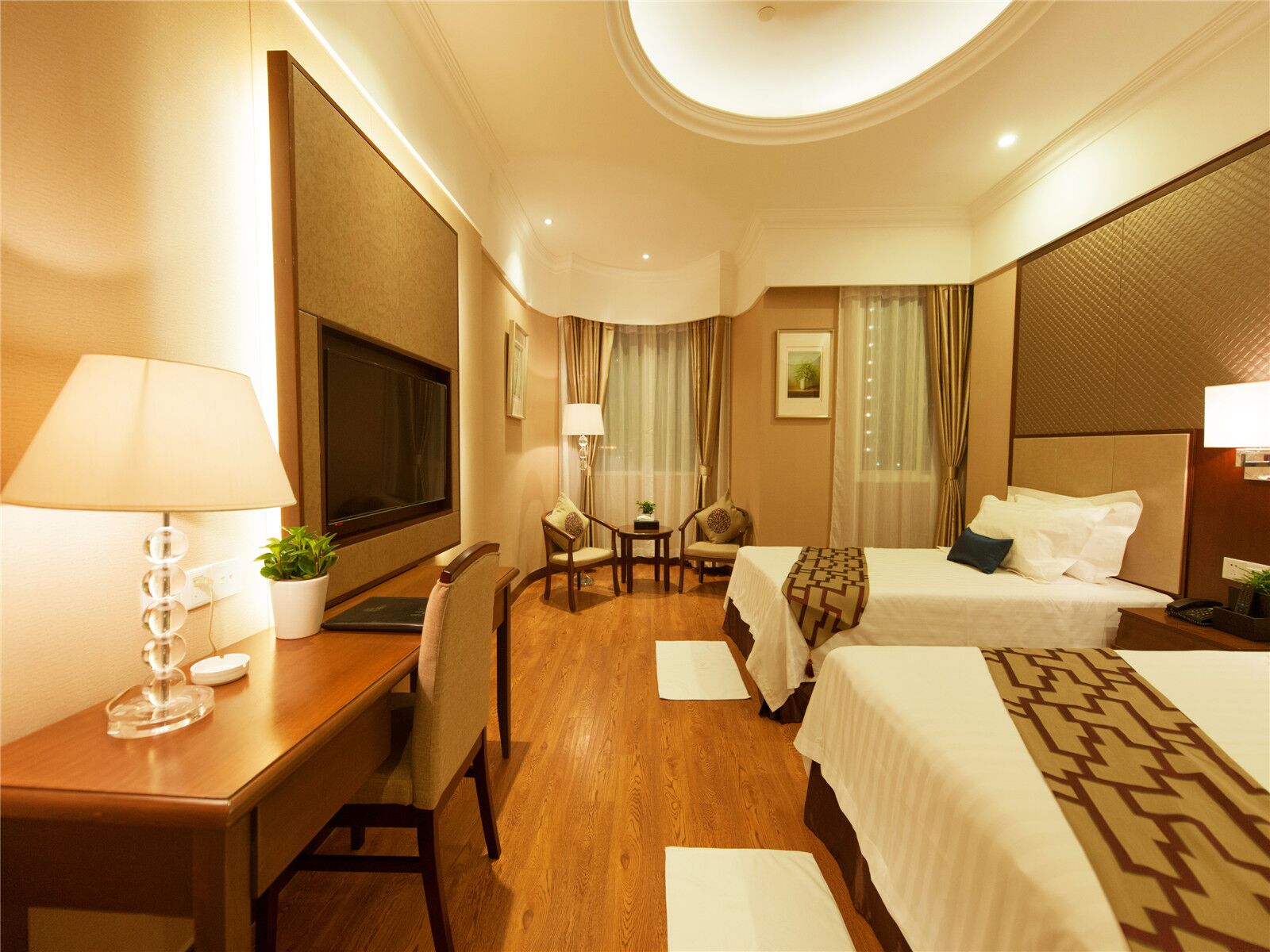 Yifeng Business Hotel